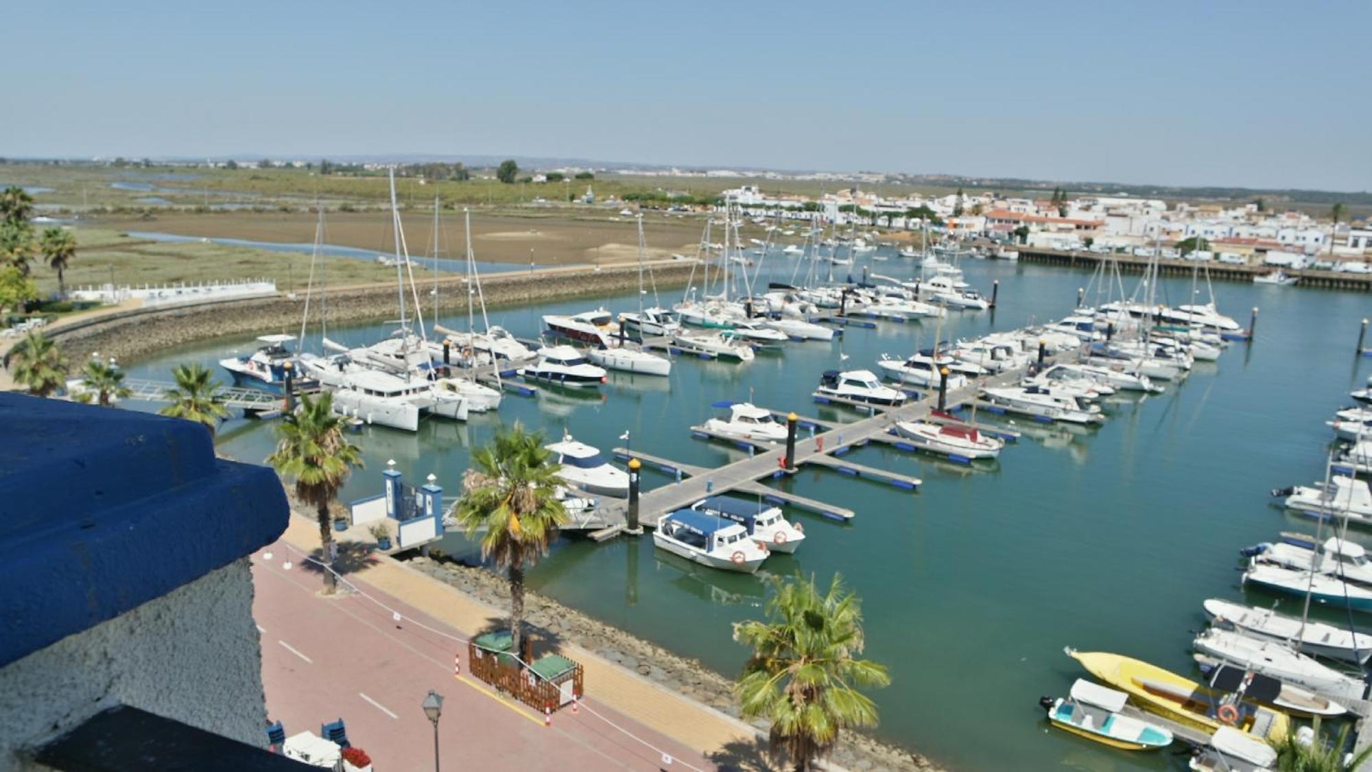 Marina IV By H Daire Isla del Moral Oda fotoğraf