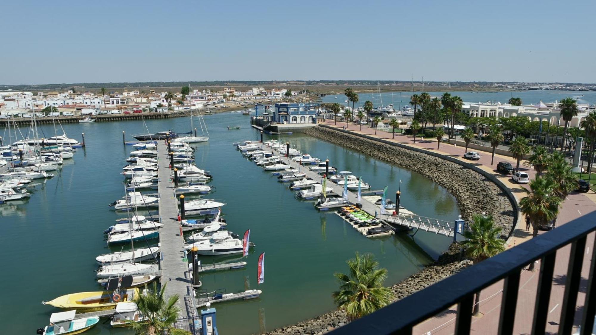 Marina IV By H Daire Isla del Moral Oda fotoğraf